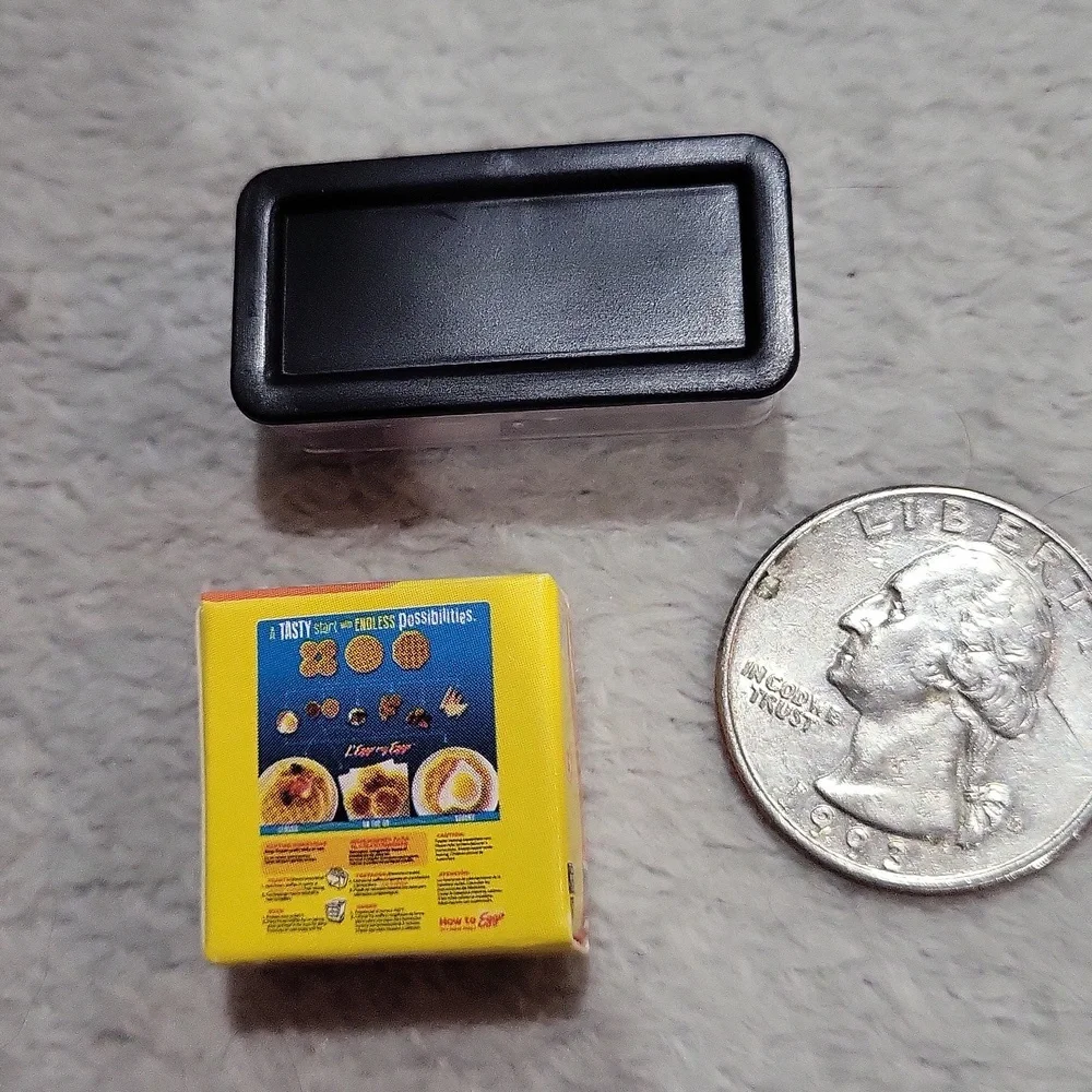 Mini Brands Fill The Fridge Eggo Waffles and Sushi Set